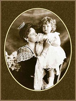 Царица Александра Федоровна с сыном цесаревичем Алексеем, 700911