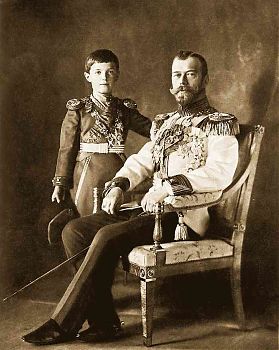 Царь Николай II с сыном цесаревичем Алексеем, 700919